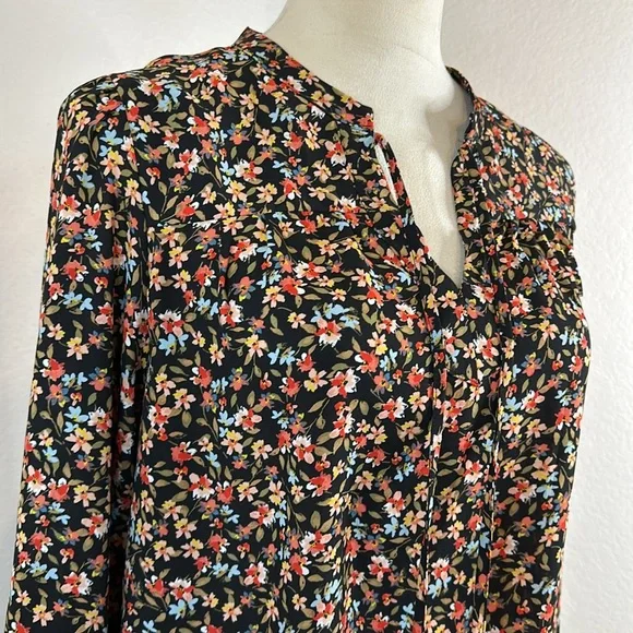 LOFT Plus Black Floral Shirred Split Neck Blouse Size LP NWOT - Picture 6 of 11
